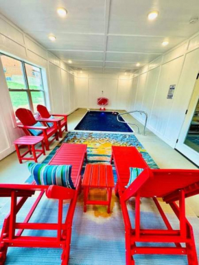 New! Indoor Pool/PS 5/Hot tub/Parkway